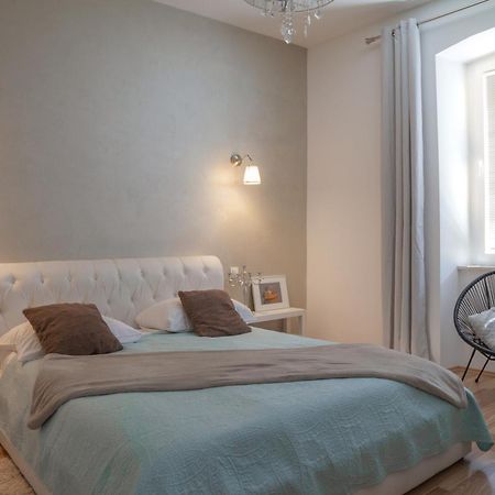 Captain Emo City Apartments Pula Bagian luar foto