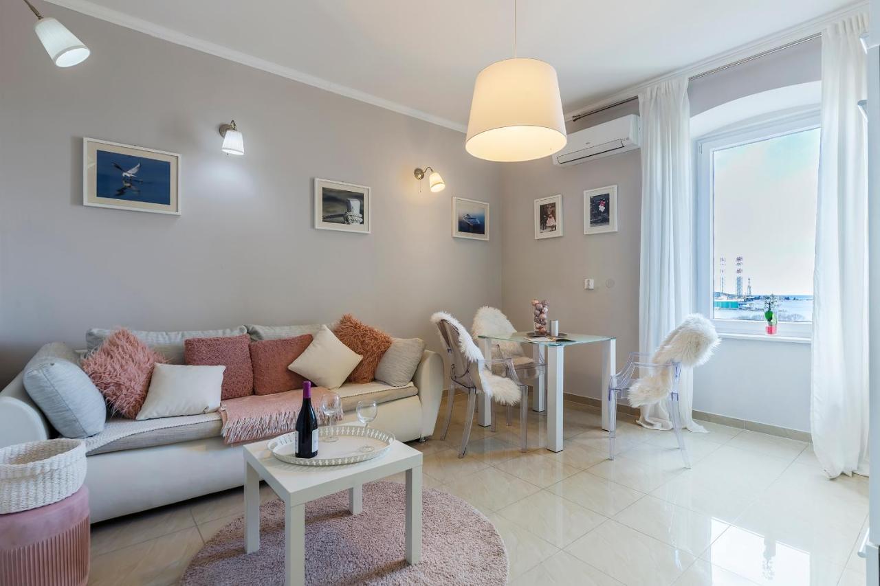 Captain Emo City Apartments Pula Bagian luar foto