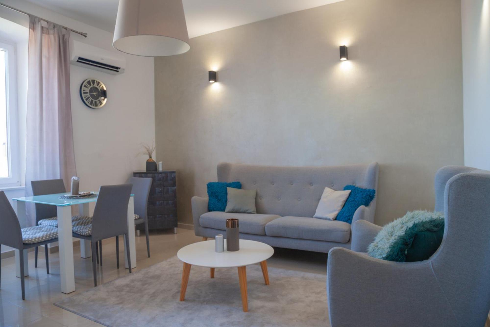 Captain Emo City Apartments Pula Bagian luar foto