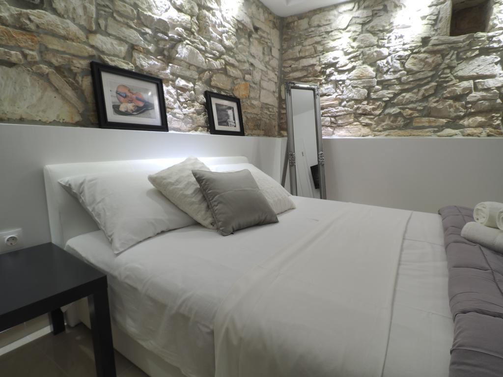 Captain Emo City Apartments Pula Bagian luar foto