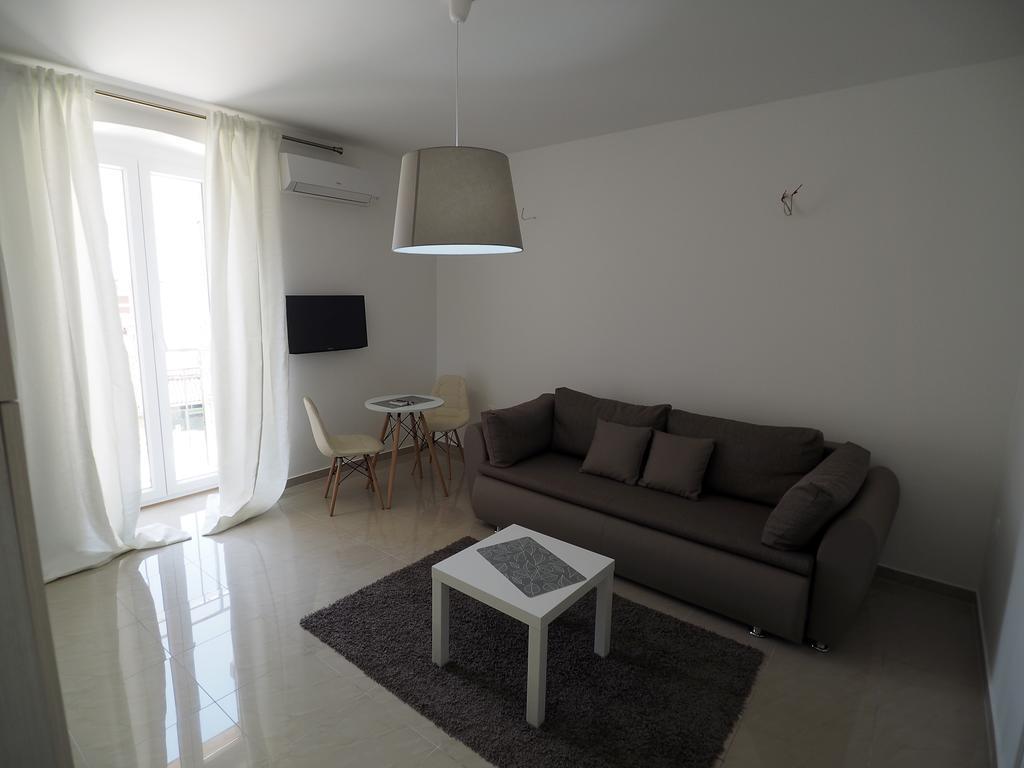 Captain Emo City Apartments Pula Bagian luar foto