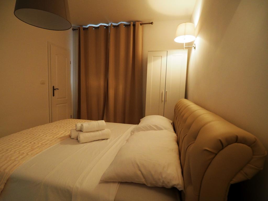 Captain Emo City Apartments Pula Bagian luar foto