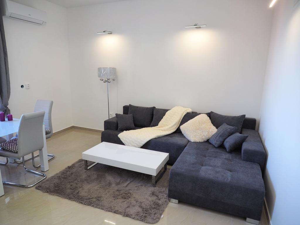 Captain Emo City Apartments Pula Bagian luar foto