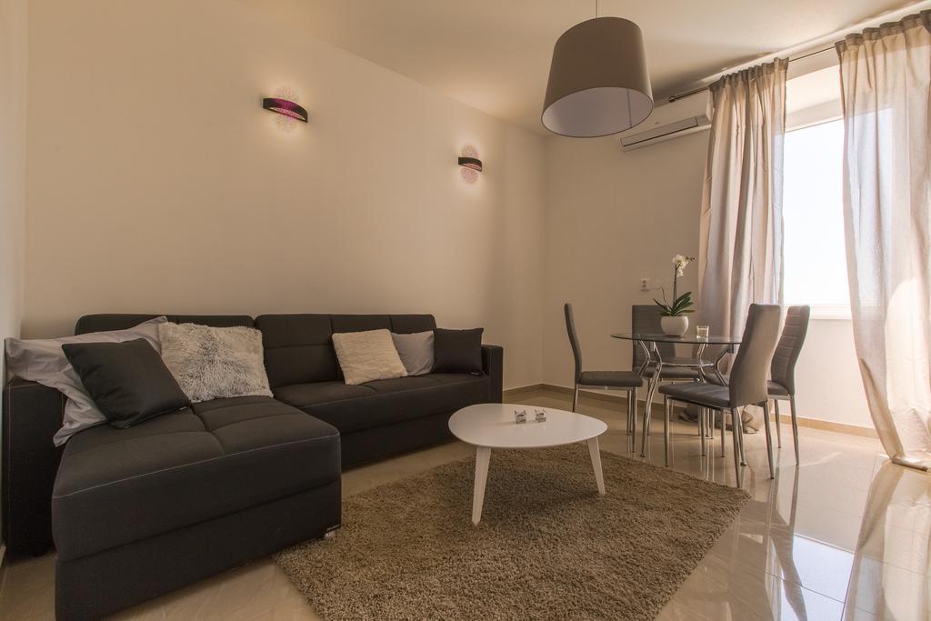 Captain Emo City Apartments Pula Bagian luar foto