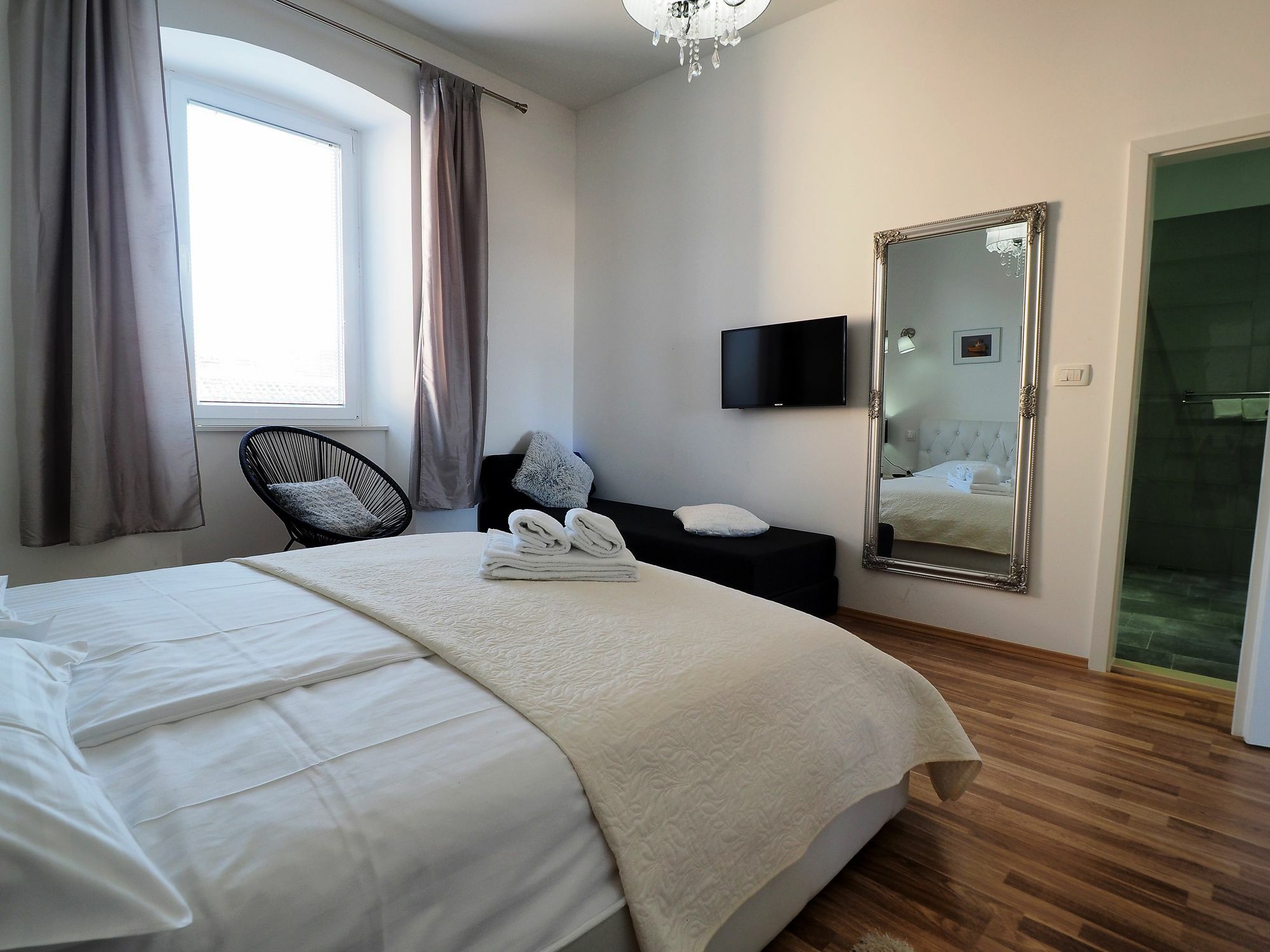 Captain Emo City Apartments Pula Bagian luar foto
